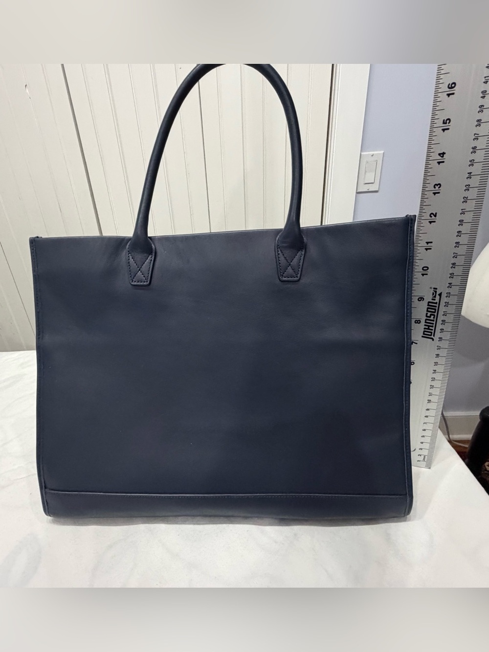 Leatherology Kress XL Navy Leather tote w/bag. Structured silhouette. Like new!